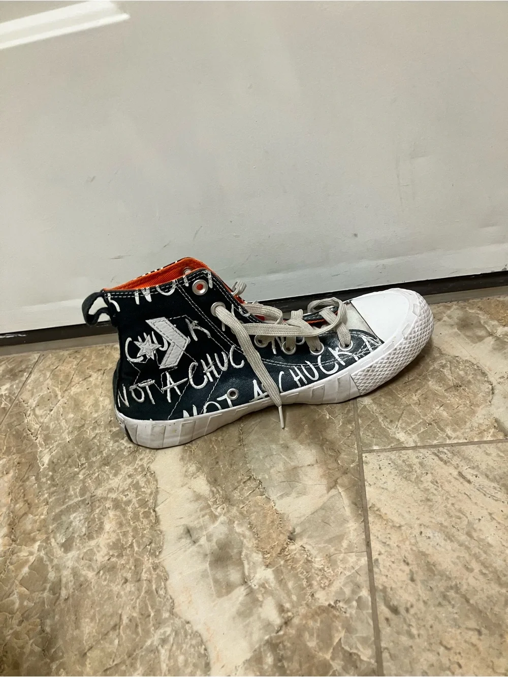 Converse black white